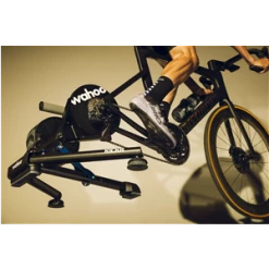 Stages Cycling Home Trainer Wahoo KICKR V5 SMART Power Trainer -Route Soldes HomeTrainerWahooKICKRSMARTPowerTrainer3