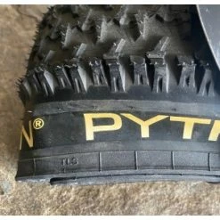 Pneu HUTCHINSON PYTHON 2 27,5x2.25 RaceRipost XC Tubeless Ready Souple -Route Soldes pneu hutchinson python 2 275x225 raceripost xc tubeless ready souple 1